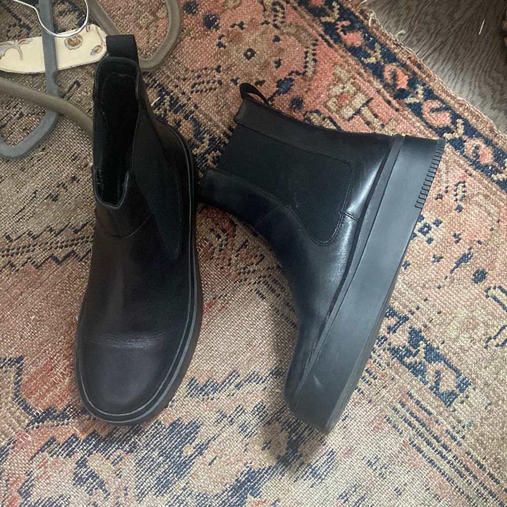 WORN ONCE- black boots, comfortable. Size 38